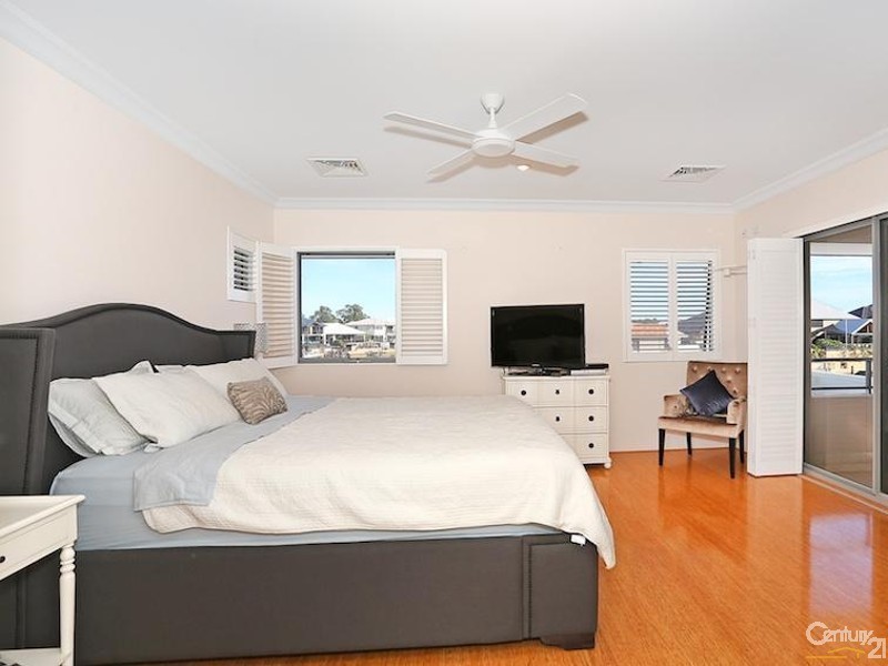 36 Leisure Way, Halls Head WA 6210