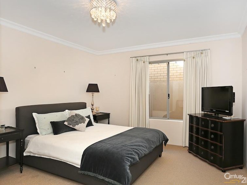 36 Leisure Way, Halls Head WA 6210