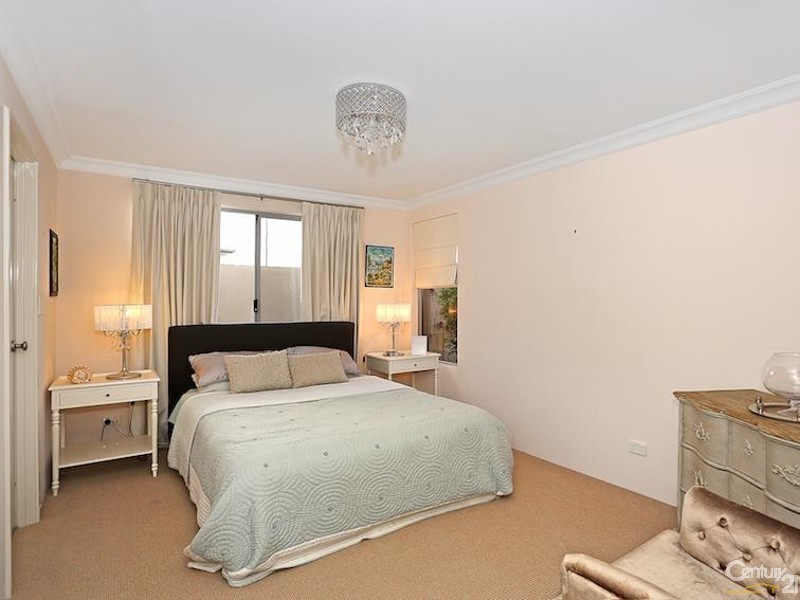 36 Leisure Way, Halls Head WA 6210