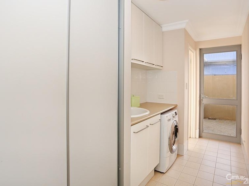 36 Leisure Way, Halls Head WA 6210