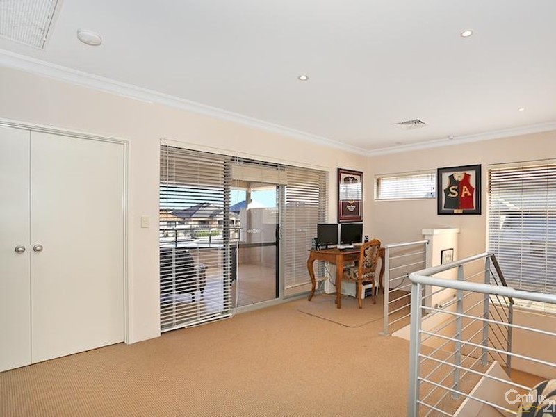 36 Leisure Way, Halls Head WA 6210