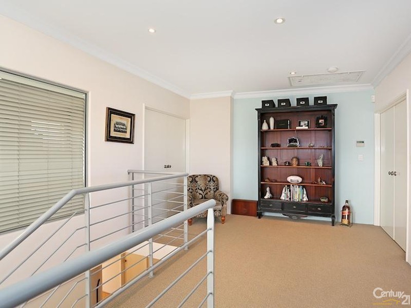 36 Leisure Way, Halls Head WA 6210