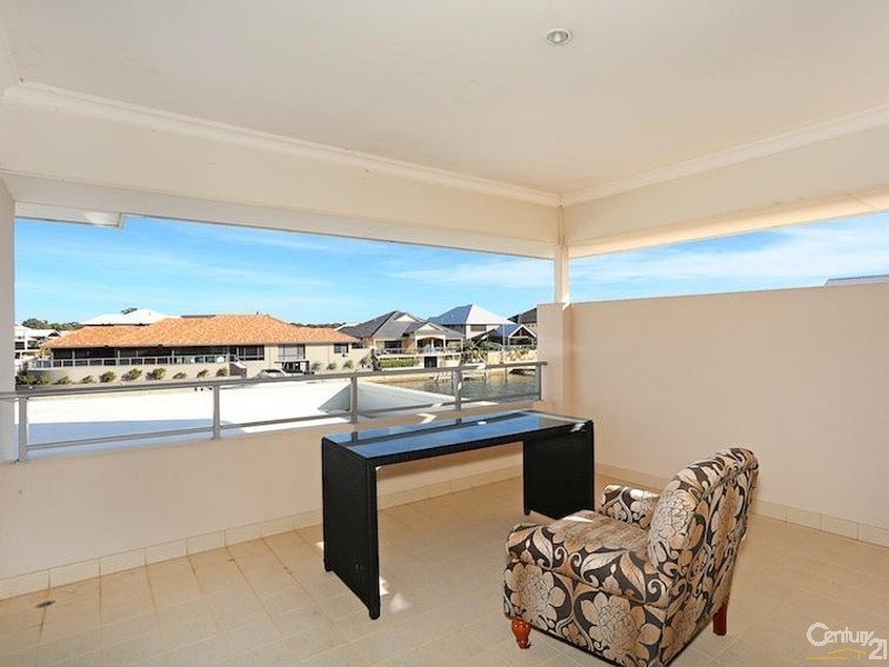 36 Leisure Way, Halls Head WA 6210
