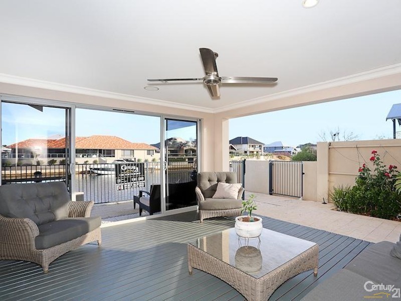 36 Leisure Way, Halls Head WA 6210