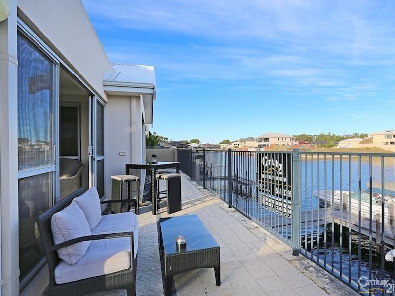 36 Leisure Way, Halls Head WA 6210