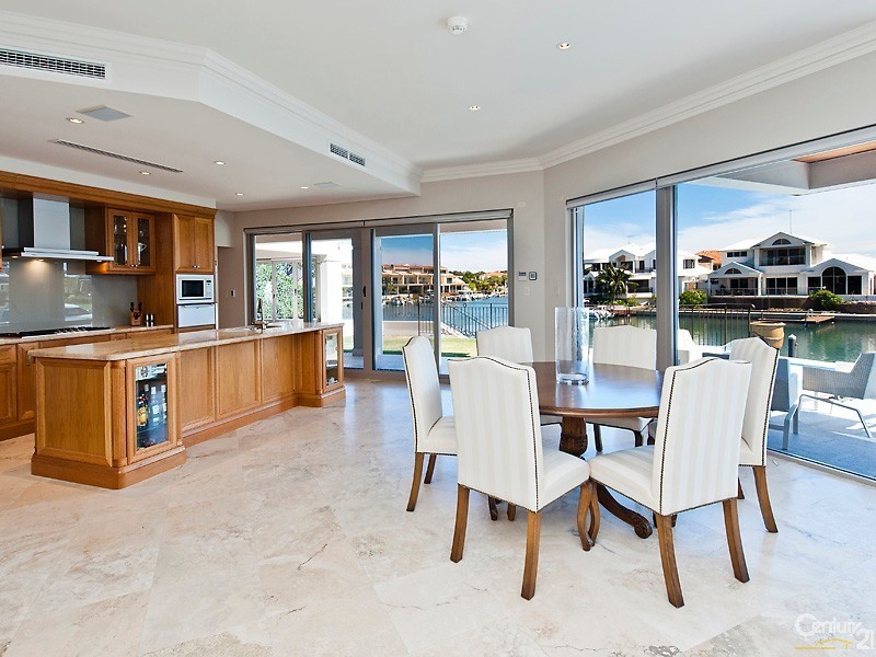 5 Perie Banou Close, Halls Head WA 6210