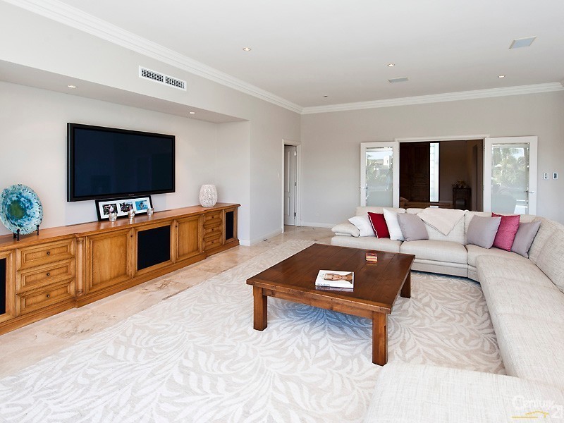 5 Perie Banou Close, Halls Head WA 6210