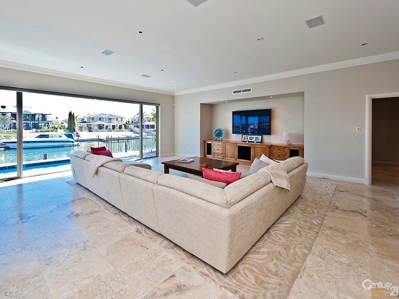 5 Perie Banou Close, Halls Head WA 6210