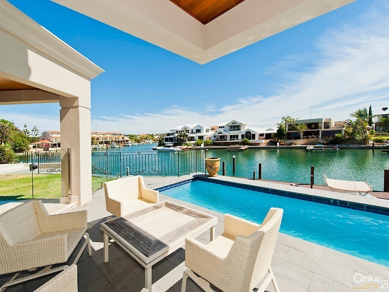 5 Perie Banou Close, Halls Head WA 6210