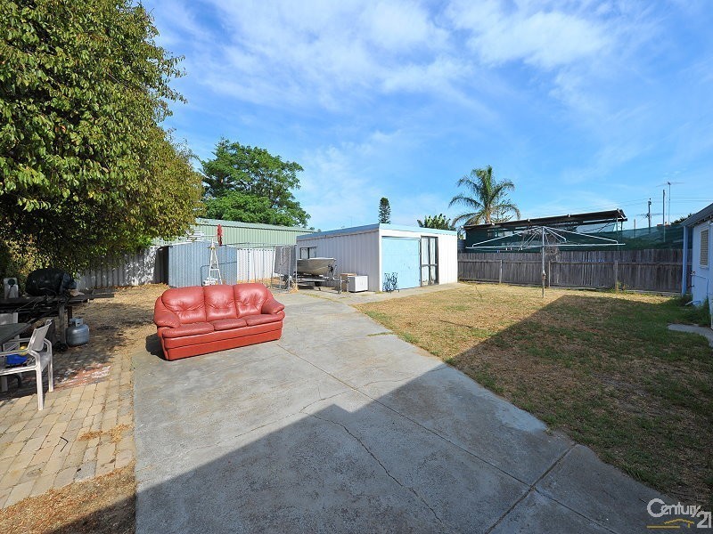 11 Dadger Street, Dudley Park WA 6210