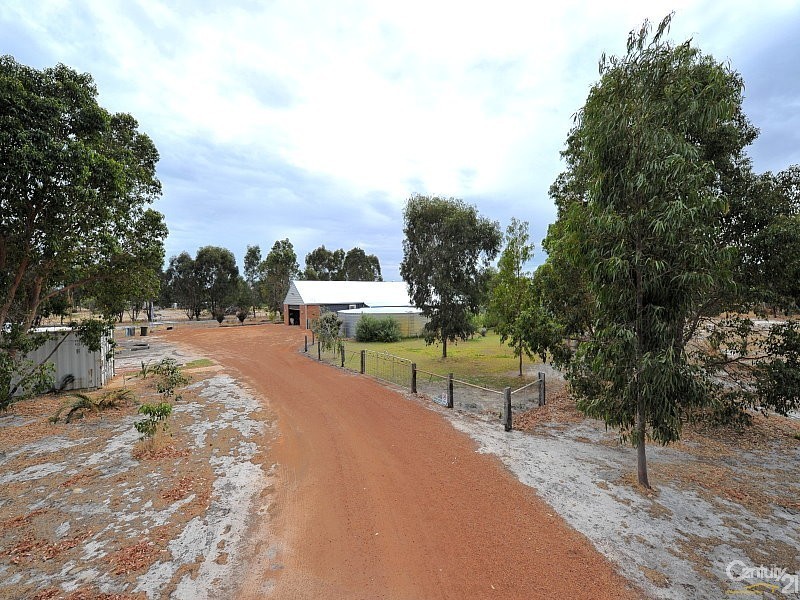 735 Southern Estuary Road, Lake Clifton WA 6215