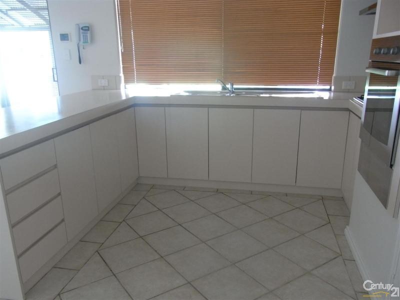 5 Medford Court, Meadow Springs WA 6210