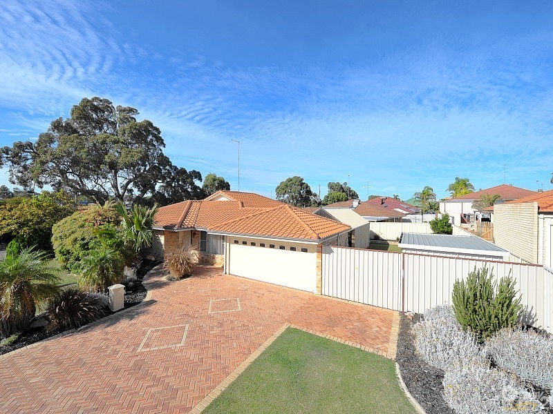 8 Howe Close, San Remo WA 6210