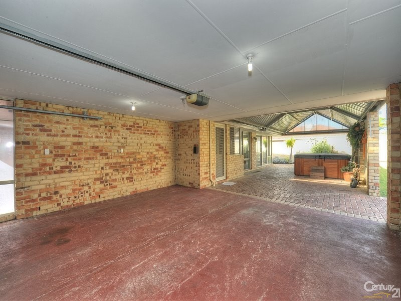8 Howe Close, San Remo WA 6210