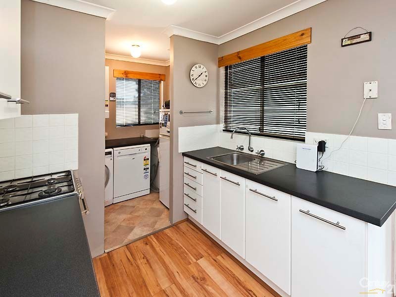 6 Revesby Place, Coodanup WA 6210