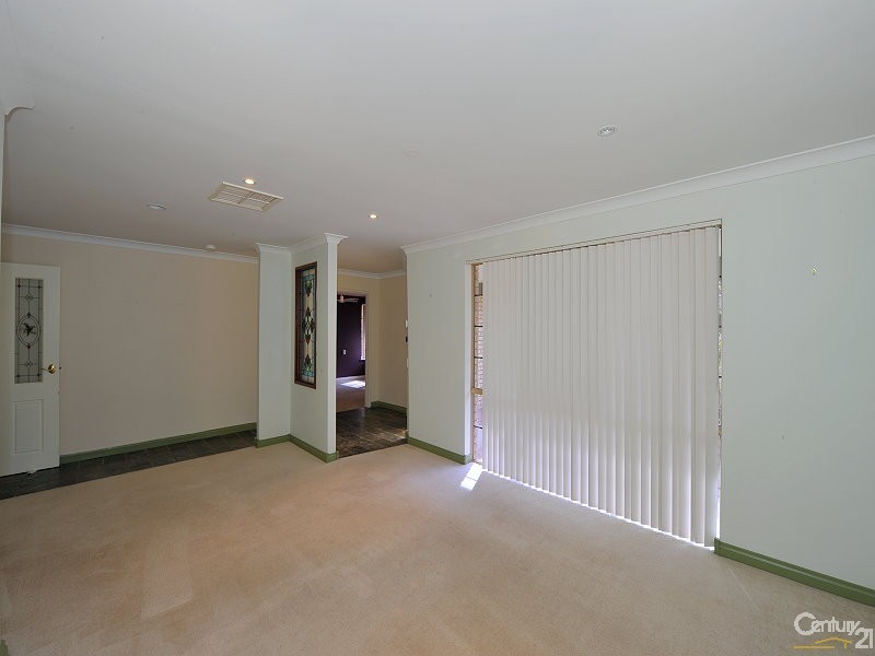 6 Allamanda Way, Halls Head WA 6210