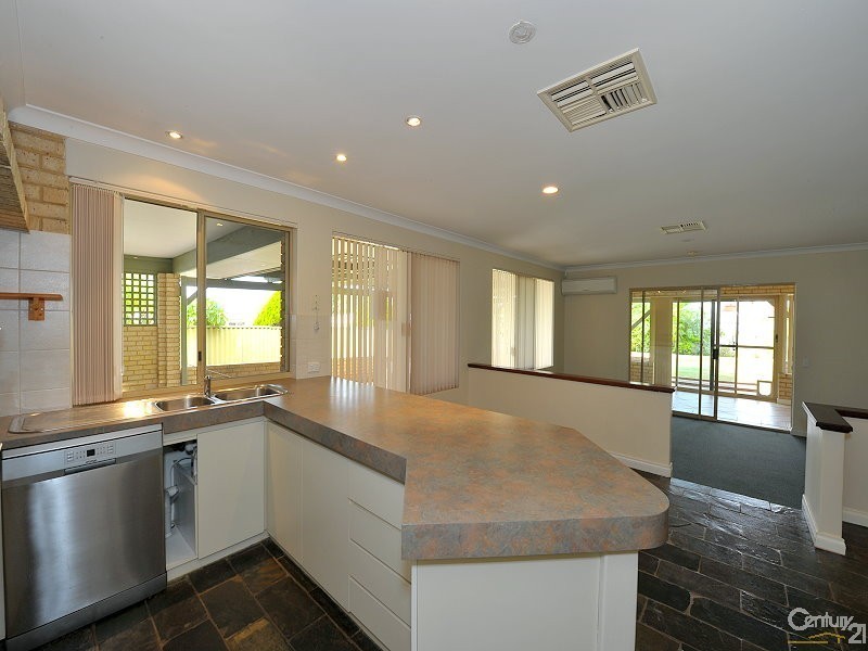 6 Allamanda Way, Halls Head WA 6210