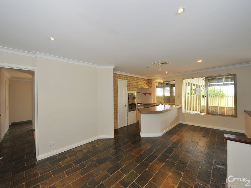 6 Allamanda Way, Halls Head WA 6210