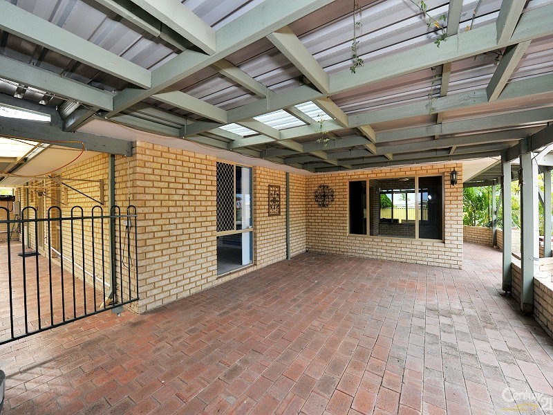 6 Allamanda Way, Halls Head WA 6210