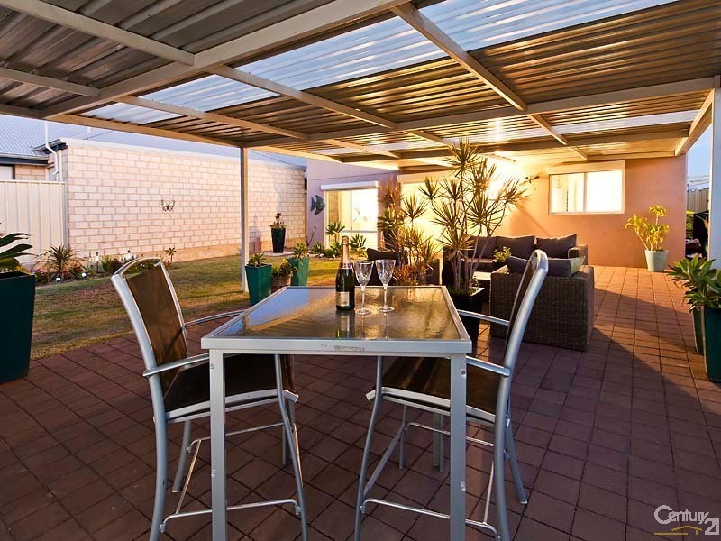 97 Lake Valley Drive, Lakelands WA 6180