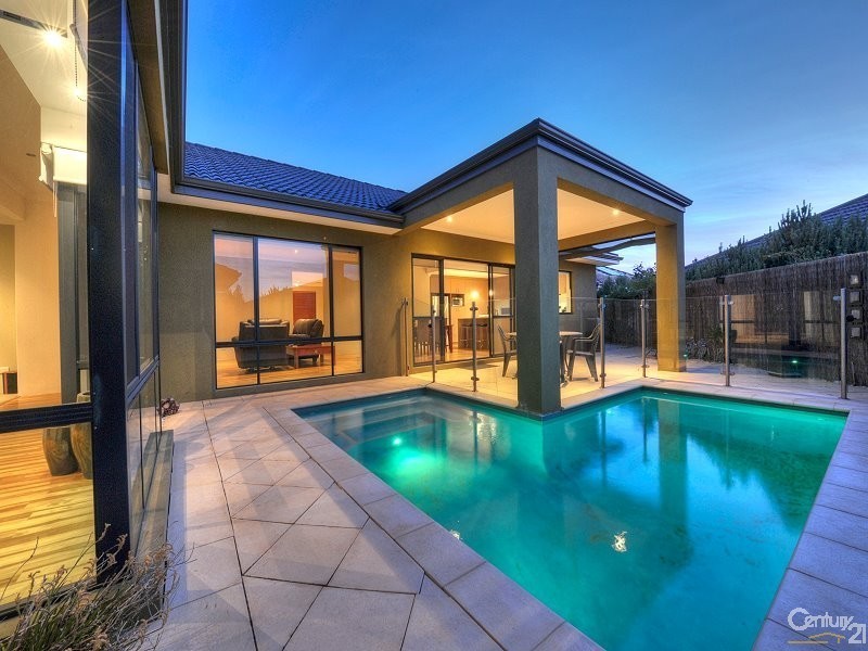 7 Beaufortia Turn, Halls Head WA 6210