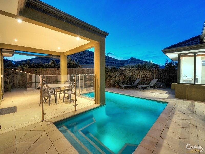 7 Beaufortia Turn, Halls Head WA 6210