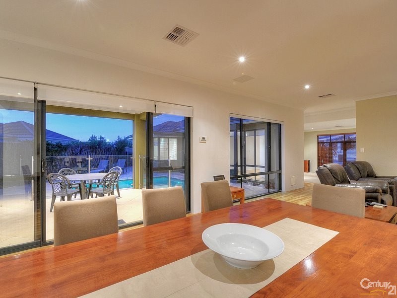 7 Beaufortia Turn, Halls Head WA 6210