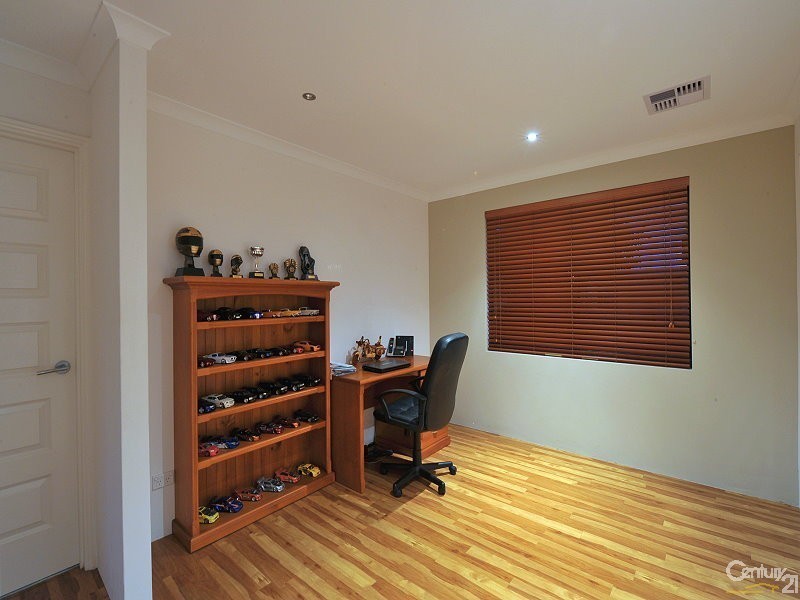 7 Beaufortia Turn, Halls Head WA 6210