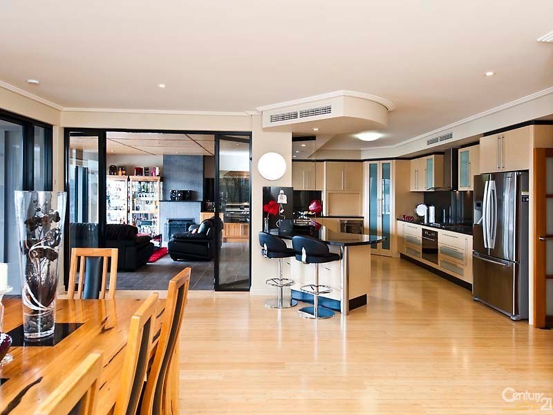 44 Brindabella Crescent, Halls Head WA 6210
