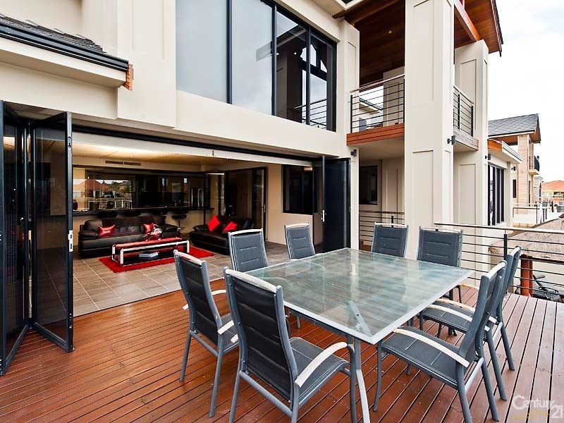 44 Brindabella Crescent, Halls Head WA 6210