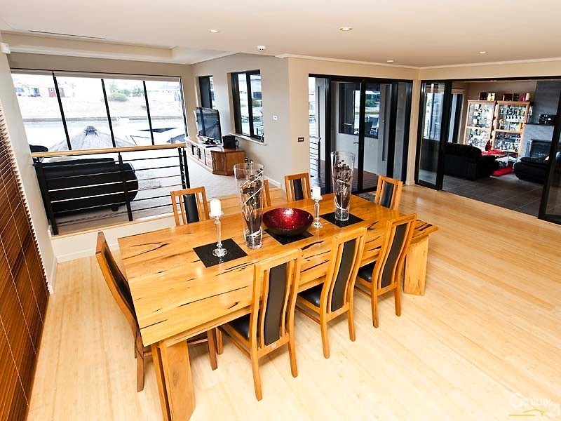 44 Brindabella Crescent, Halls Head WA 6210