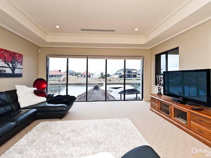 44 Brindabella Crescent, Halls Head WA 6210