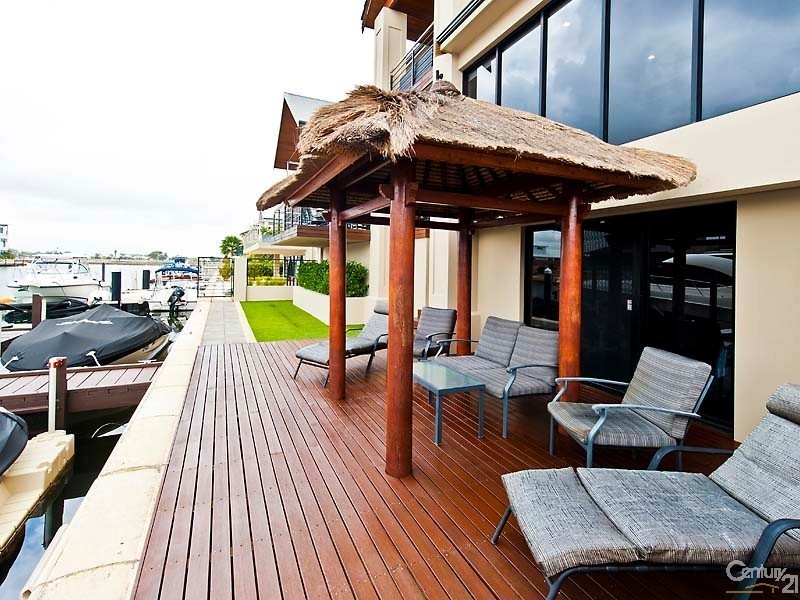 44 Brindabella Crescent, Halls Head WA 6210