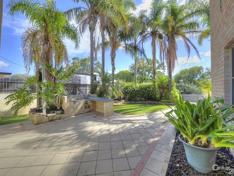 52 Janis Street, Halls Head WA 6210