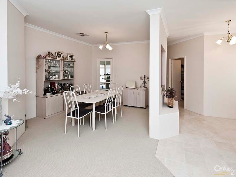 12 Riverina Avenue, Coodanup WA 6210