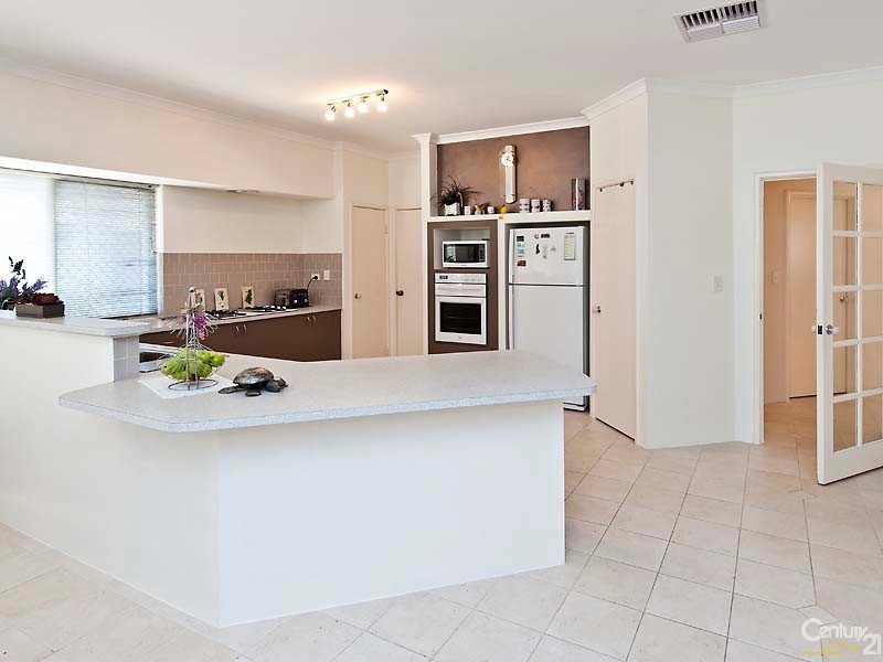 12 Riverina Avenue, Coodanup WA 6210