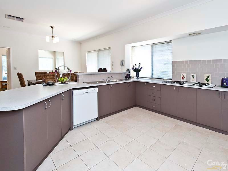 12 Riverina Avenue, Coodanup WA 6210