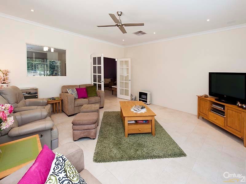 12 Riverina Avenue, Coodanup WA 6210