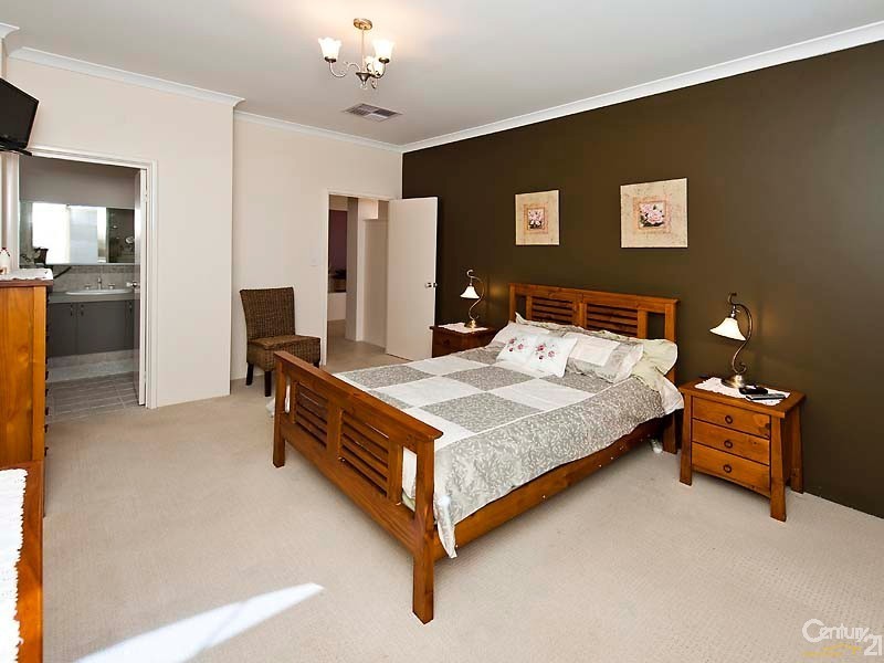 12 Riverina Avenue, Coodanup WA 6210