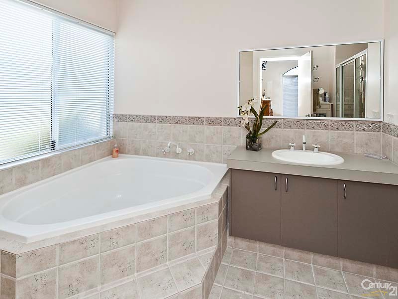 12 Riverina Avenue, Coodanup WA 6210