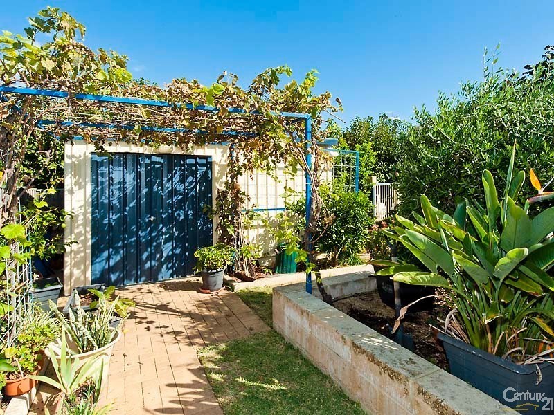 12 Riverina Avenue, Coodanup WA 6210