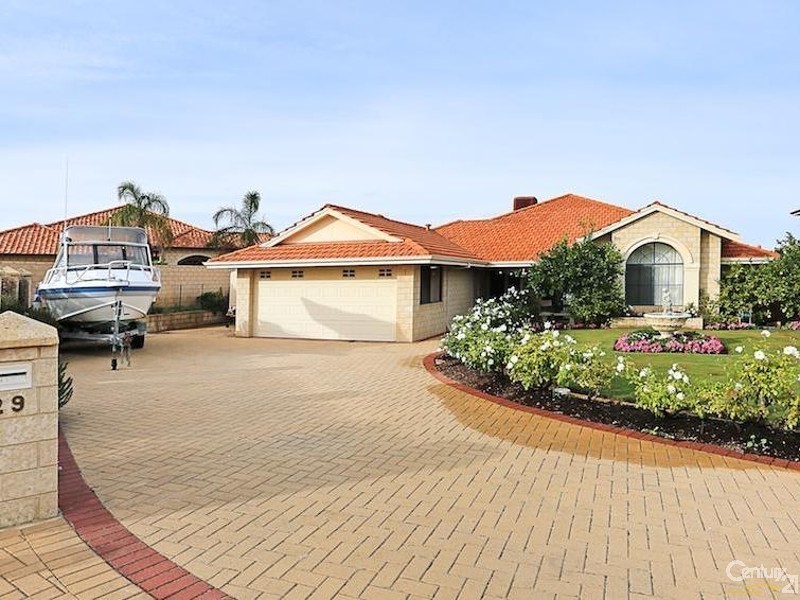 29 Eunamara Retreat, Halls Head WA 6210
