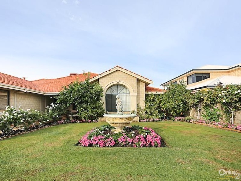 29 Eunamara Retreat, Halls Head WA 6210