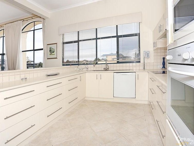 29 Eunamara Retreat, Halls Head WA 6210