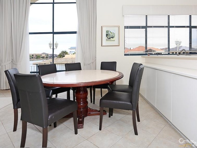 29 Eunamara Retreat, Halls Head WA 6210