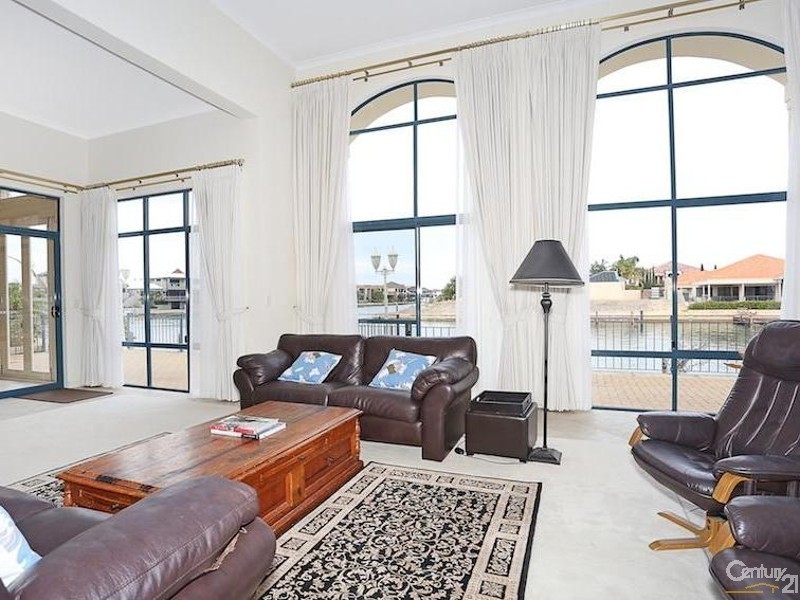 29 Eunamara Retreat, Halls Head WA 6210