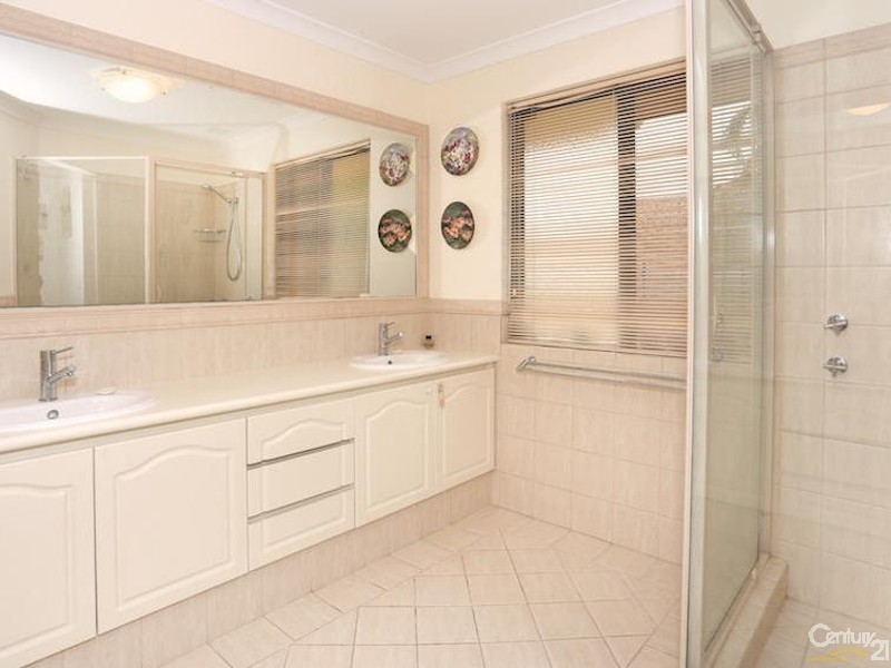 29 Eunamara Retreat, Halls Head WA 6210