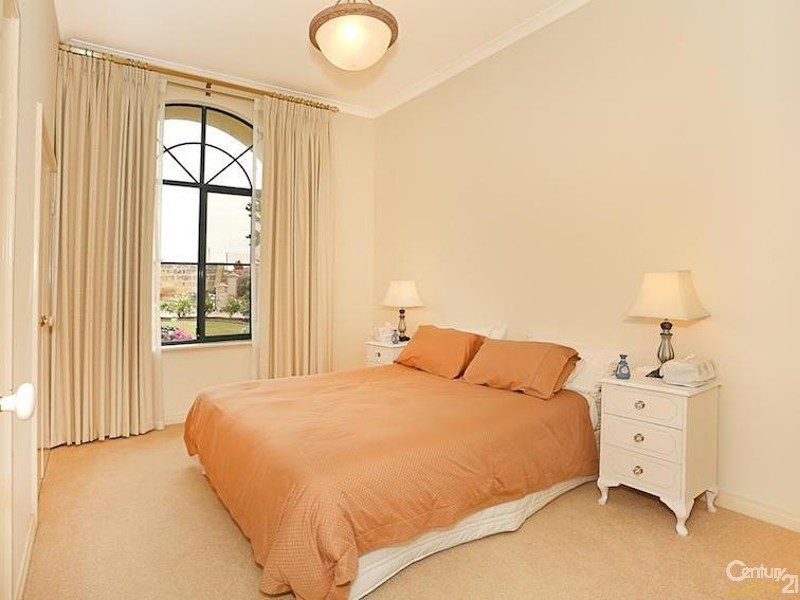 29 Eunamara Retreat, Halls Head WA 6210