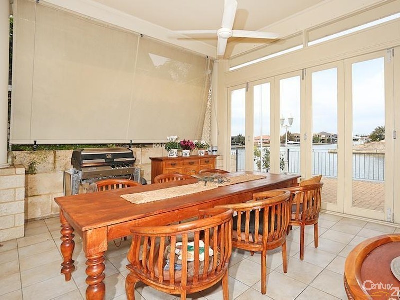 29 Eunamara Retreat, Halls Head WA 6210