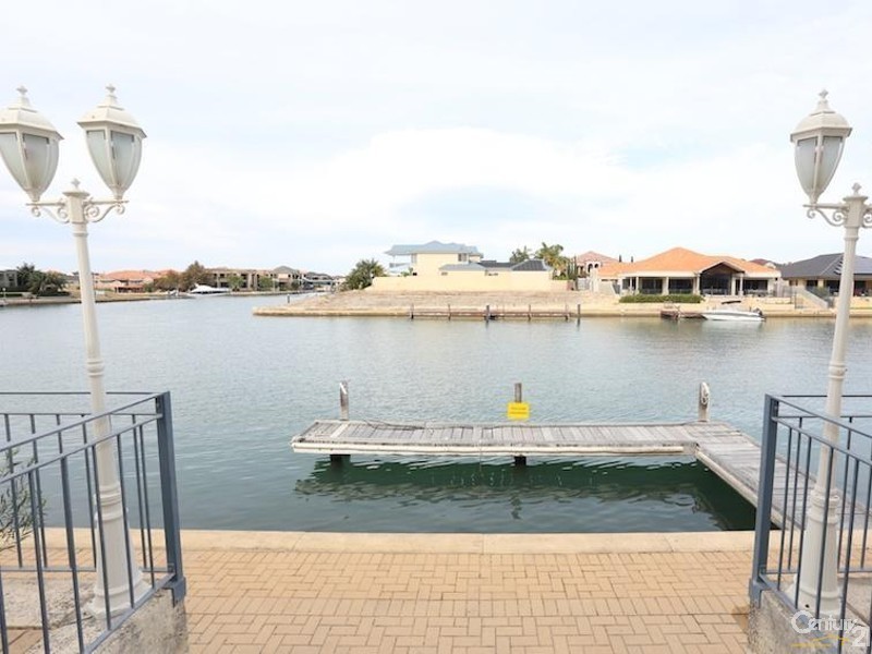 29 Eunamara Retreat, Halls Head WA 6210